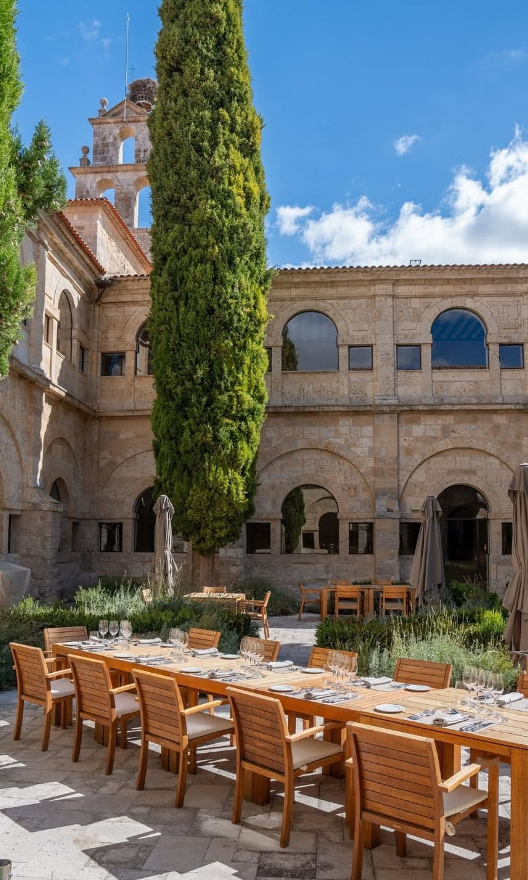 Claustro del hotel del vino Abadía Retuerta, Ribera del Duero, Valladolid