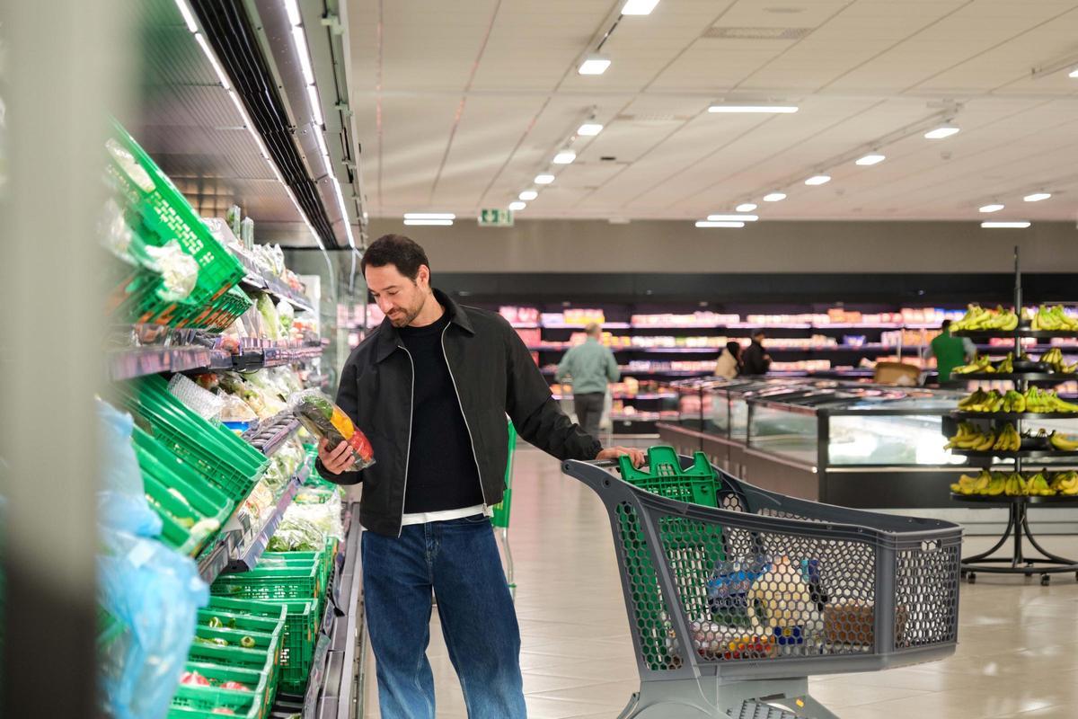 'Tienda 9' gana espacio en la sección de frescos. Imagen del establecimiento Xirivella.