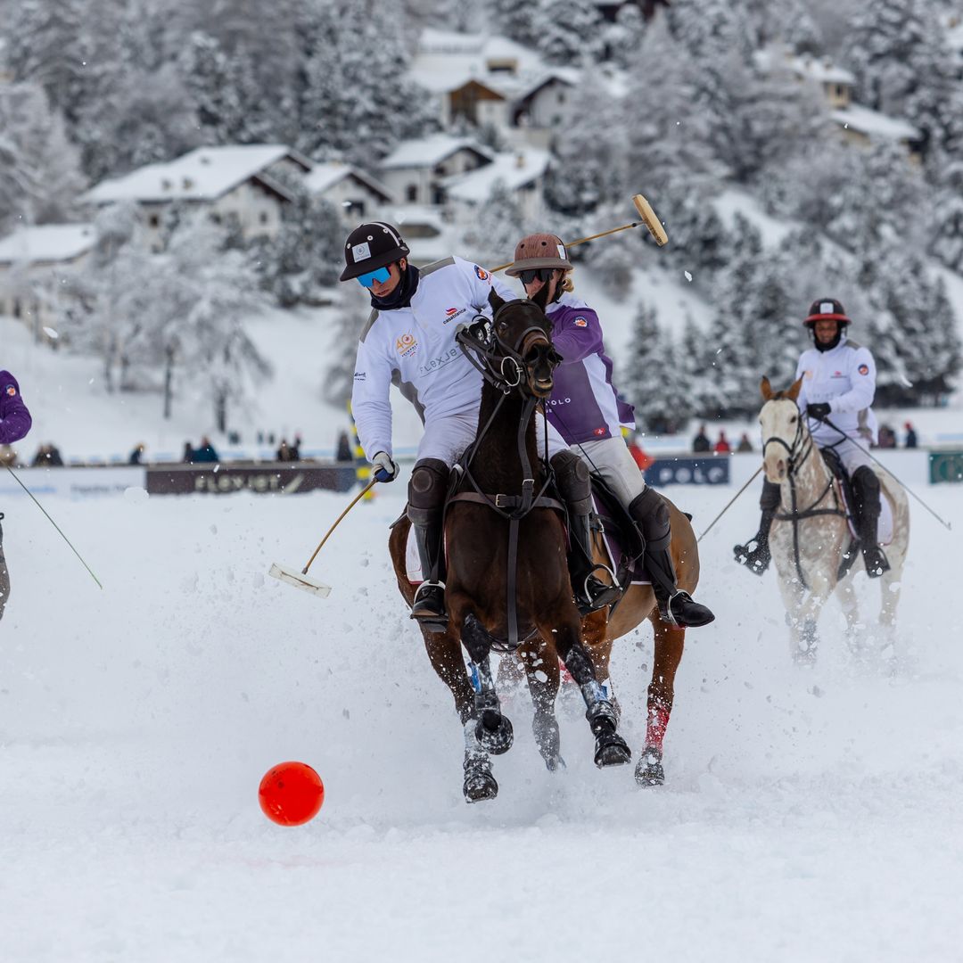 Snowpolo en la exclusiva localidad de Saint Moritz en los Alpes suizos