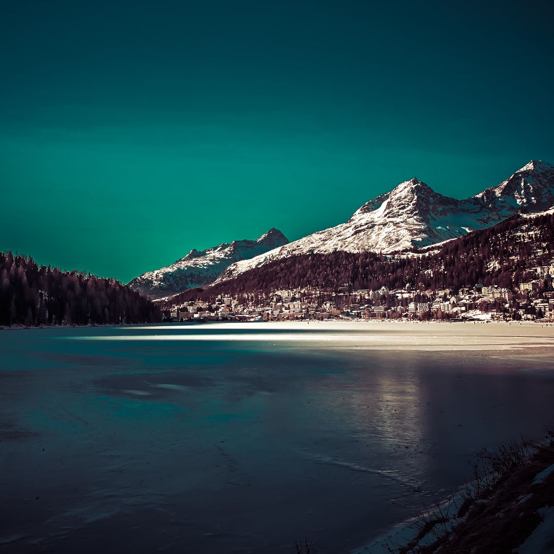 Exclusiva estación de Saint Moritz en Suiza