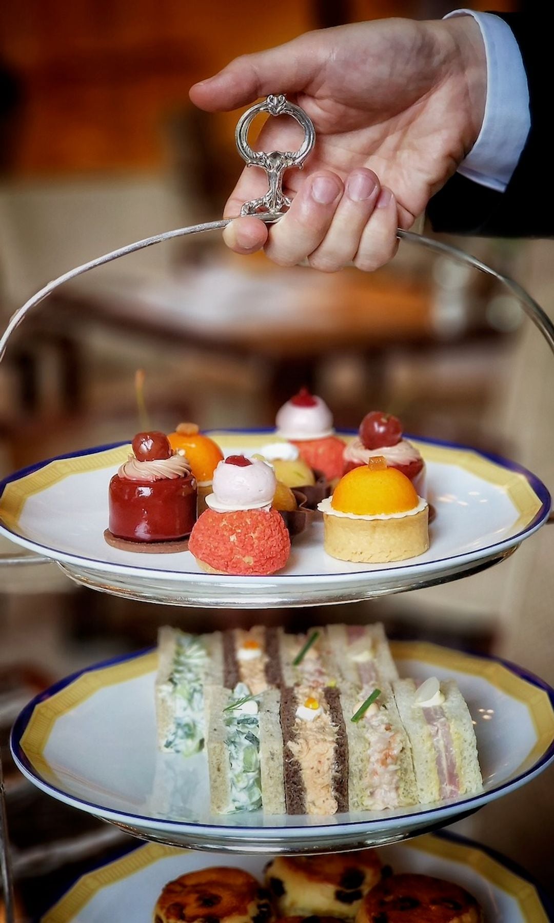 Ceremonia del té de las cinco en punto en el Hotel Peninsula de Hong Kong