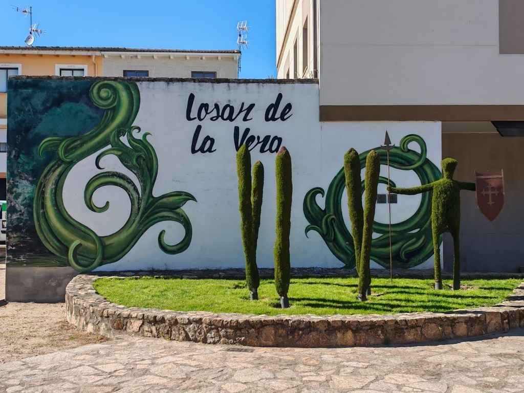 Arte topiario, esculturas artísticas sobre árboles y arbustos, en la localidad de Losar de la Vera, en Cáceres.