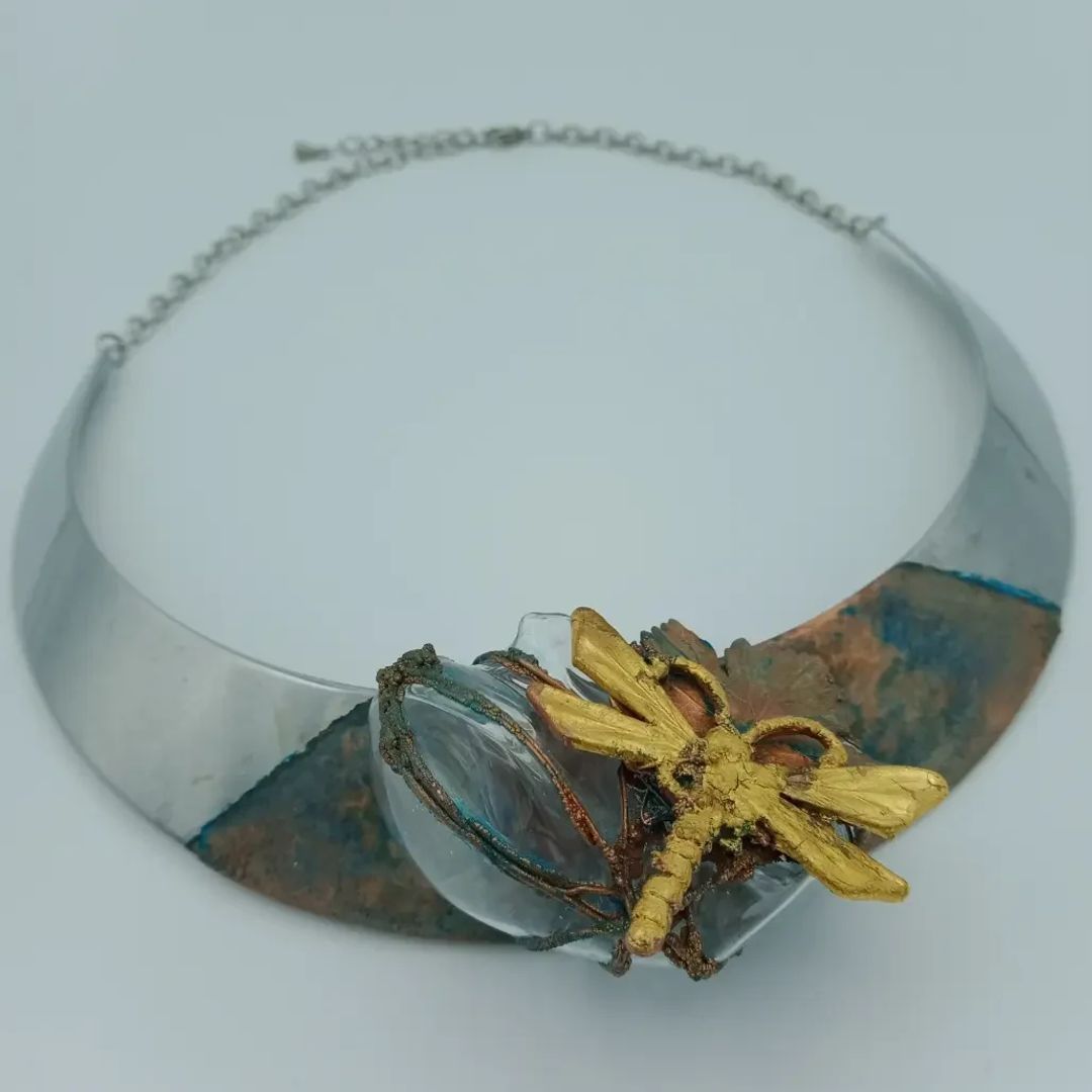 Joyería artesanal en Amélie Péret Créations Alkémia, Conques, Francia