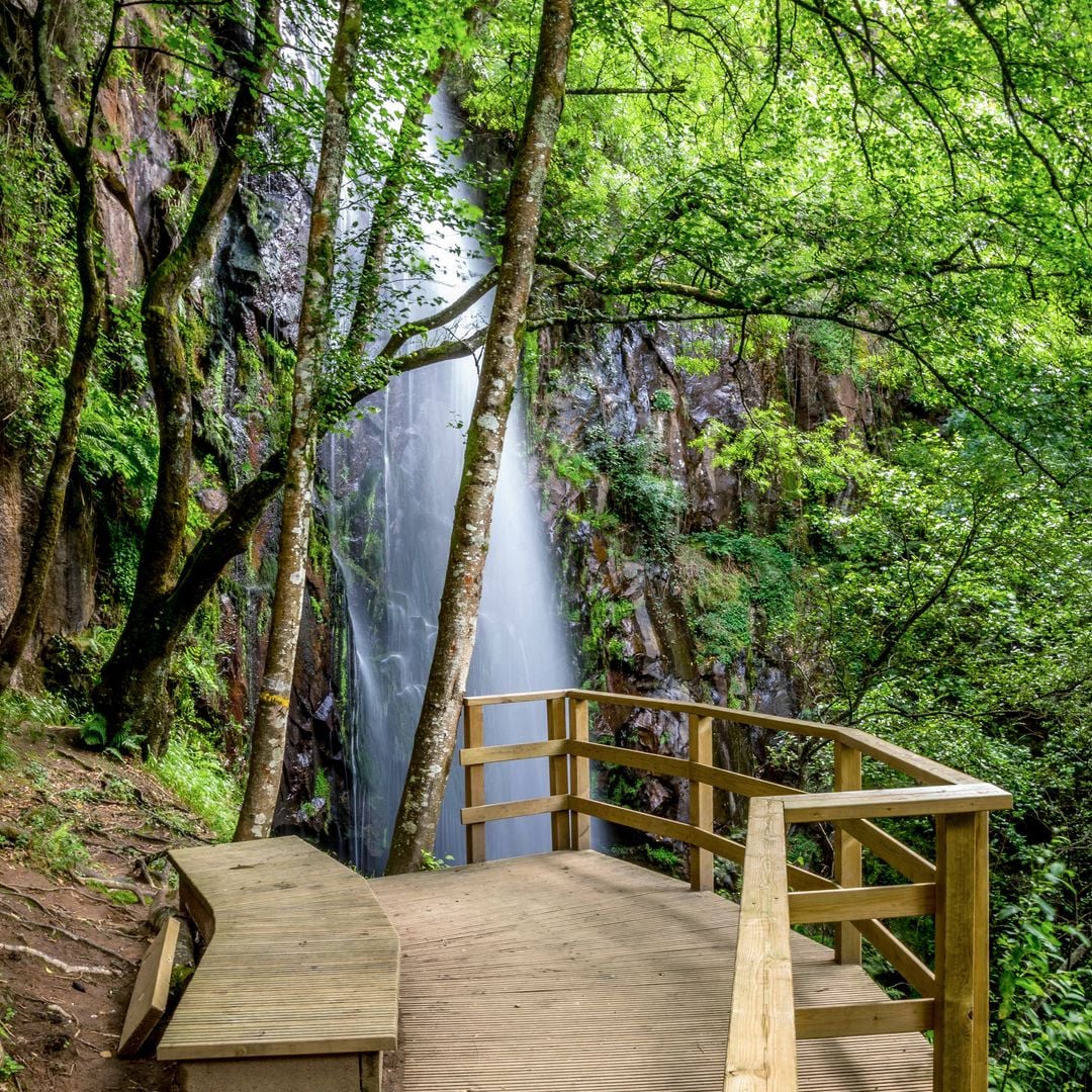 Cascada de Aguacaída, pontón, Ribeira Sacra, Lugo, Galicia