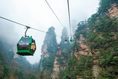 Góndolas en el Parque Forestal Nacional de Zhangjiajie.