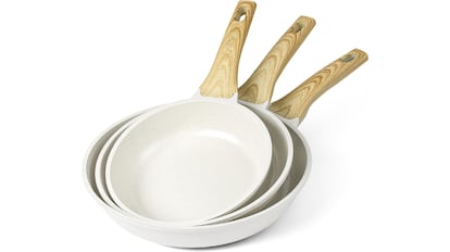 Juego de sartenes de cerámica.