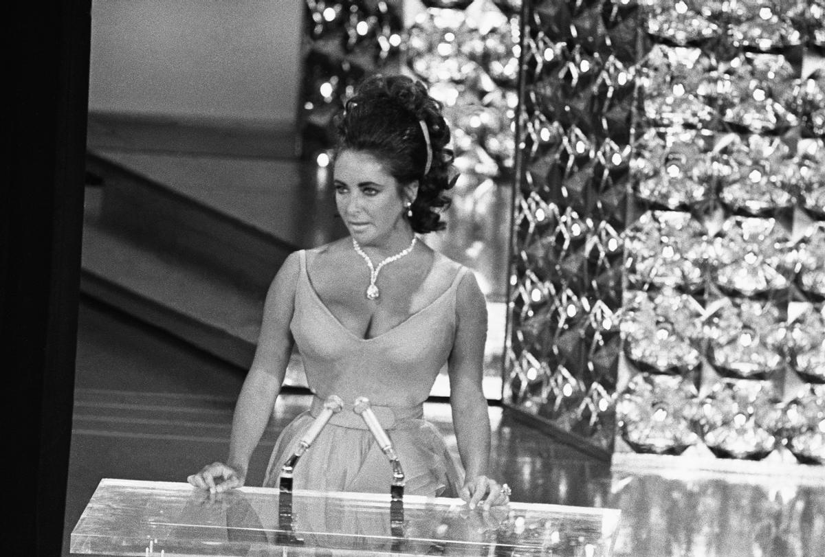 El 'Diamante Cartier' pasó a llamarse 'Diamante Taylor-Burton'. La actriz lo usó en la ceremonia de los Oscar de 1970.