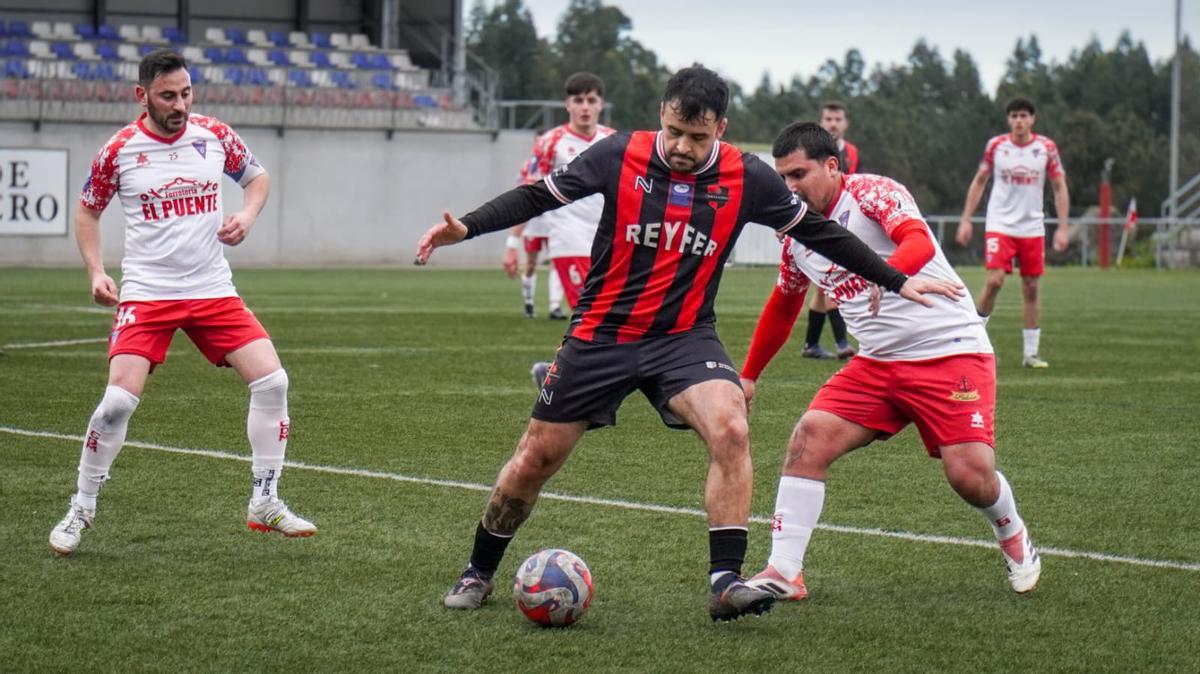 Un momento del partido de La Espina contra el Marino de Cudillero.