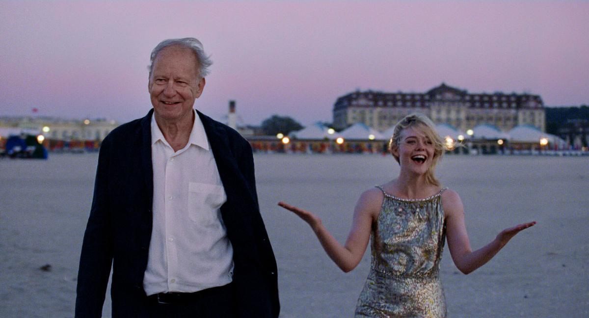MADRID, 01/12/2025.- Los actores Stellan Skarsgård y Elle Fanning en un fotograma de la película. El viernes 5 llega a las salas de todo el mundo 'Sentimental Value', la esperada película noruega dirigida por Joachim Trier ('La peor persona del mundo'), ganadora del Gran Premio del Jurado en Cannes, que representará al país europeo en la carrera por los Oscar. EFE/ Kasper Tursen Andersen // SÓLO PARA USO EDITORIAL/SÓLO DISPONIBLE PARA ILUSTRAR LA NOTICIA QUE LO ACOMPAÑA (CRÉDITO OBLIGATORIO). SÓLO PARA USO EDITORIAL/SÓLO DISPONIBLE PARA ILUSTRAR LAS NOTICIAS QUE LO ACOMPAÑAN (CRÉDITO OBLIGATORIO)