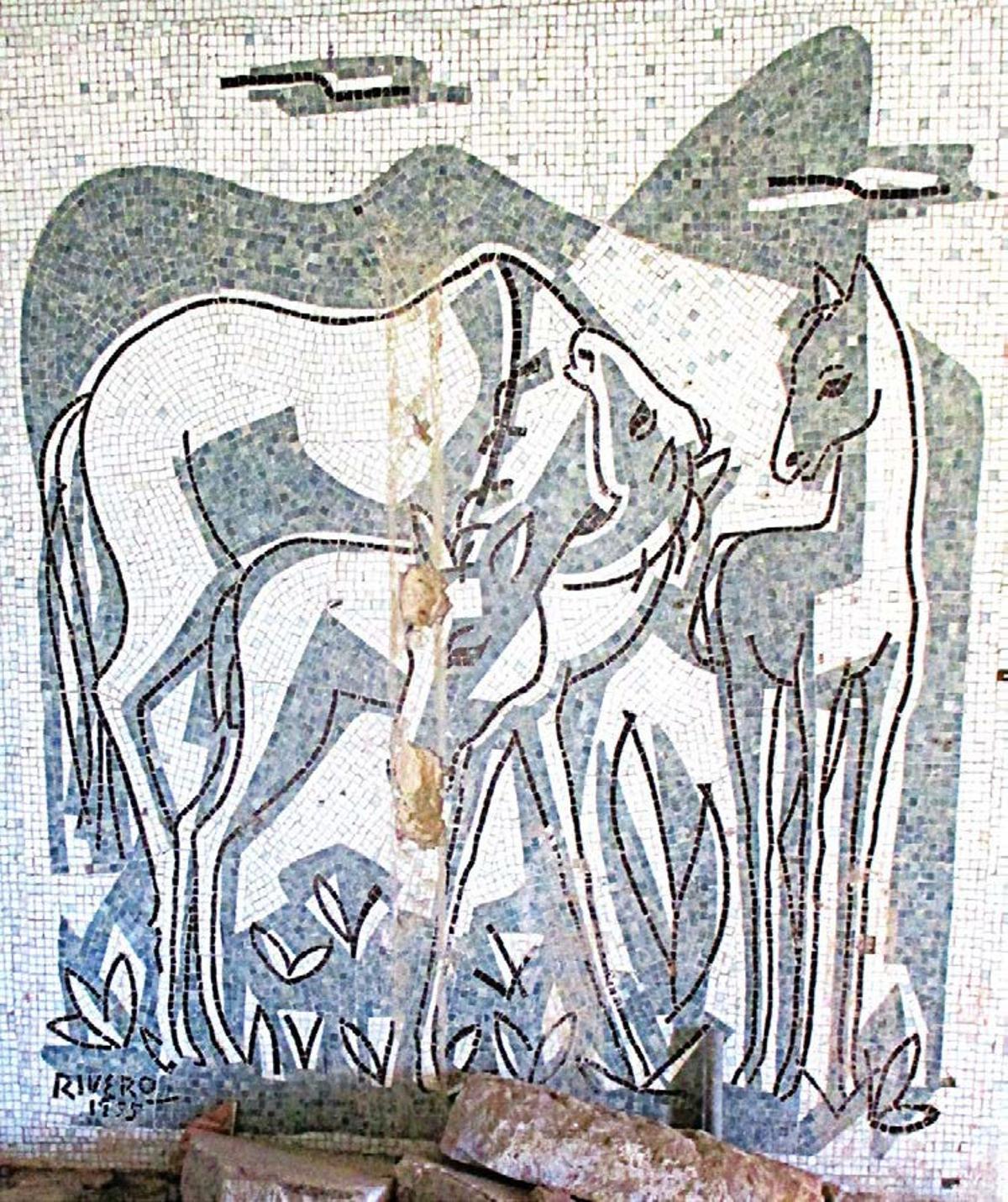 Mosaico de Santiago Padrós en los antiguos comedores de la Laboral.