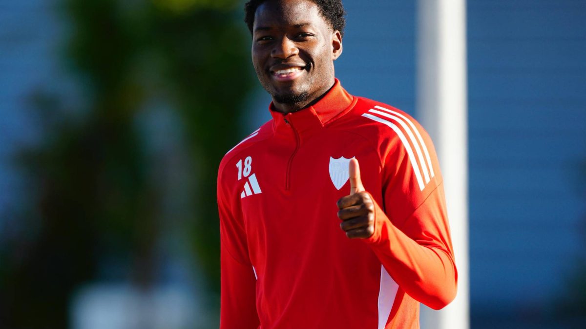 Gimnasio para Azpilicueta, Agoumé, Peque y Kike Salas en el último entrenamiento de la semana