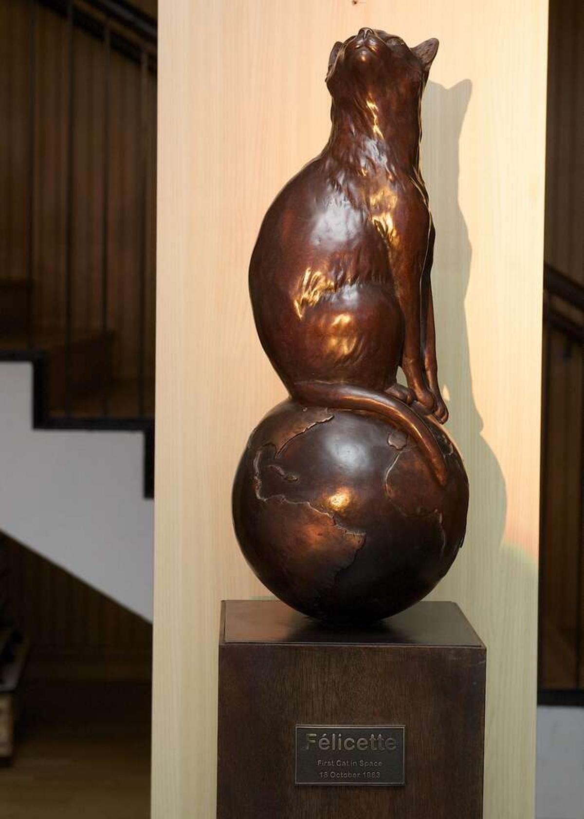 Escultura dedicada a Félicitte en la Universidad de Estrasburgo