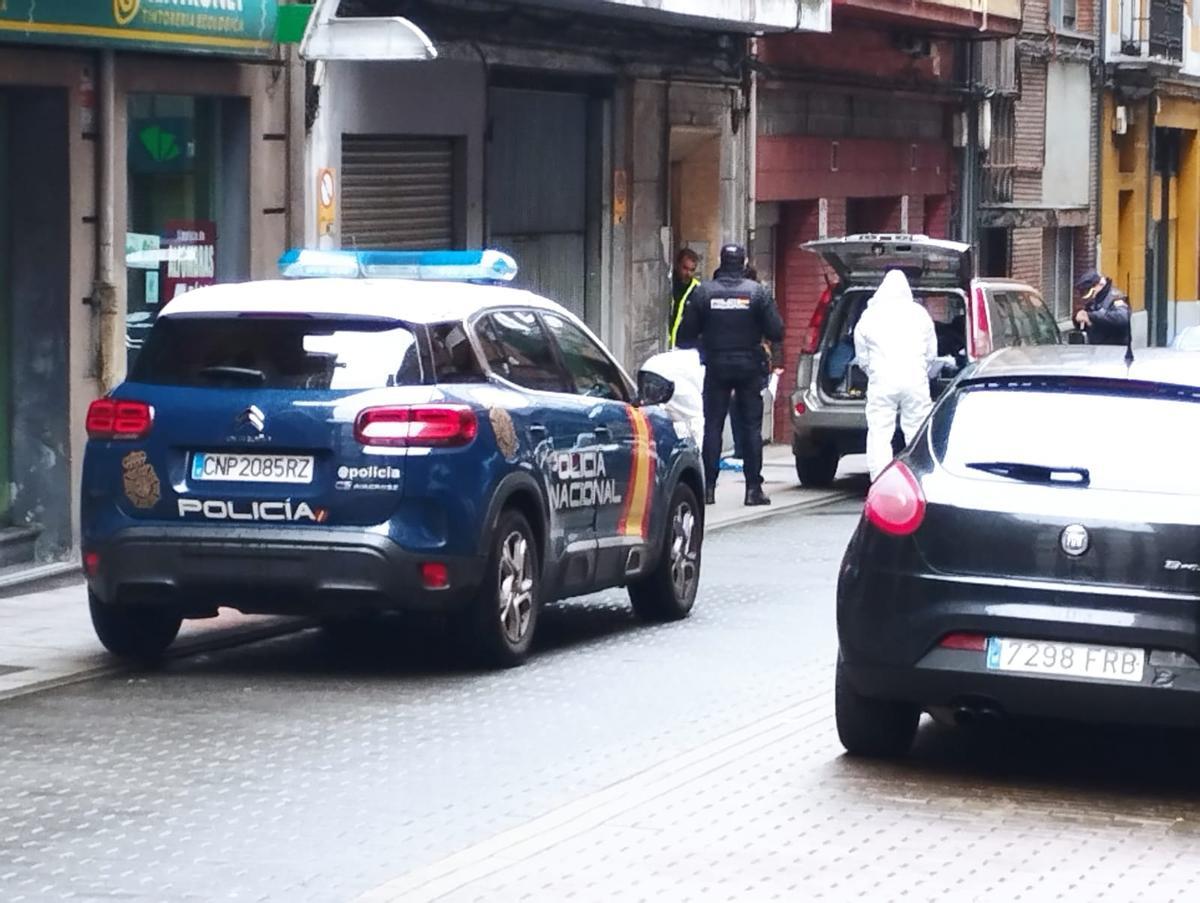 Policía en el lugar donde ocurrió el incidente.