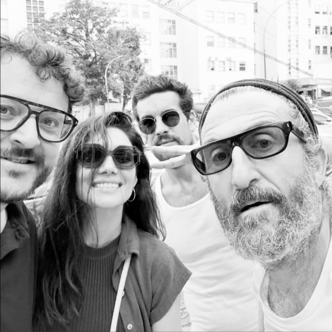 Mario Casas, Luis Zahera y Mariela Garriga, protagonistas de la película Zeta, con el director Dani de la Torre