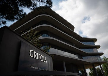 Grifols gana 402 millones en 2025, un 156% más, y reduce su apalancamiento