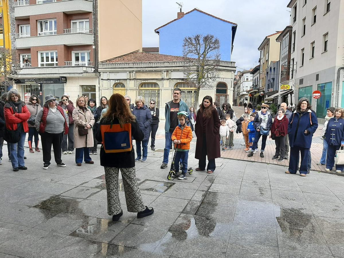 Participantes en la ruta, a punto de partir