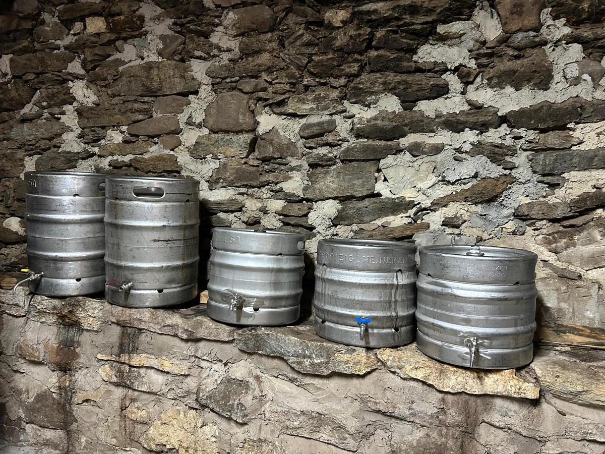 Barriles de almacenamiento de sidra.