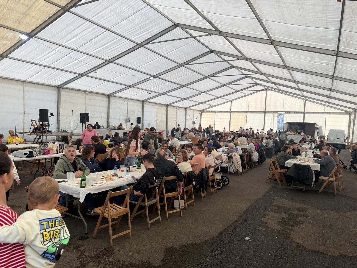 La comida del pasado domingo en la 13ª edición del "San Martín del Gochu".