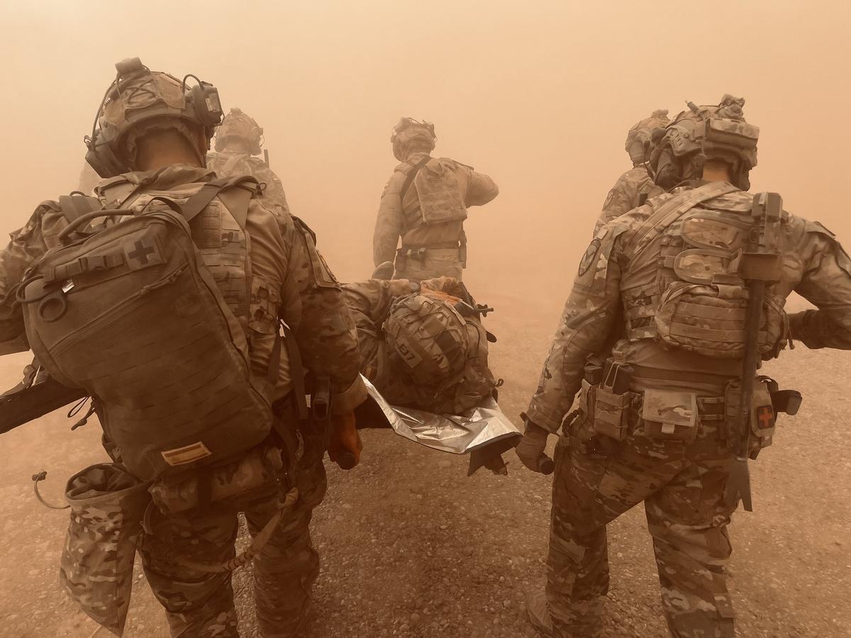 Una evacuación médica de soldados españoles del Mando de Operaciones Especiales desplegados en Irak en 2022.