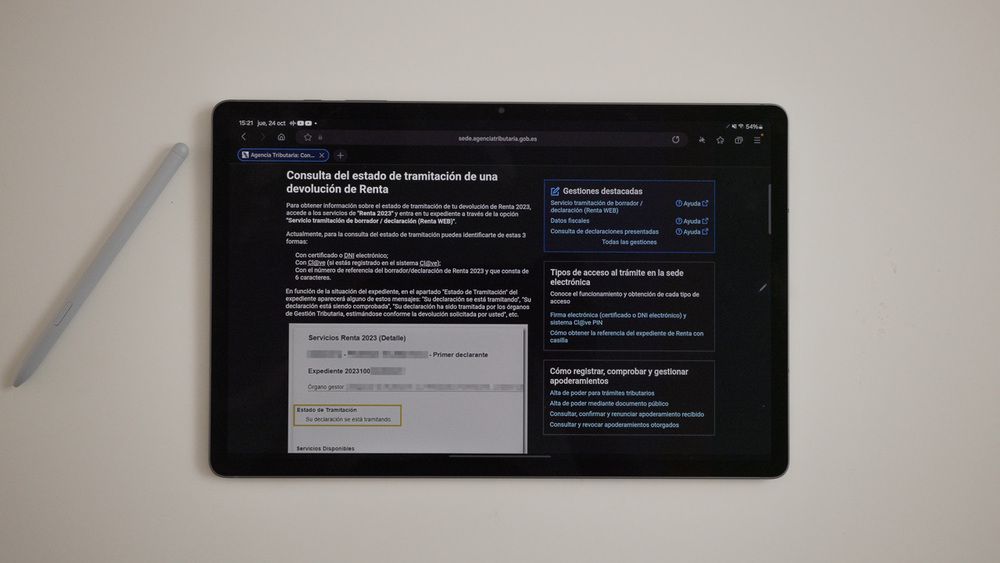 Tableta con web de la AEAT