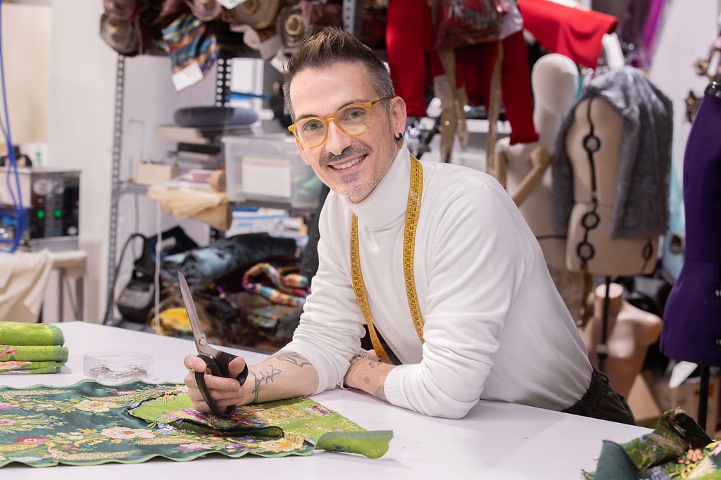 Eduardo Cervera, diseñador de indumentaria de las Fallas de Valencia