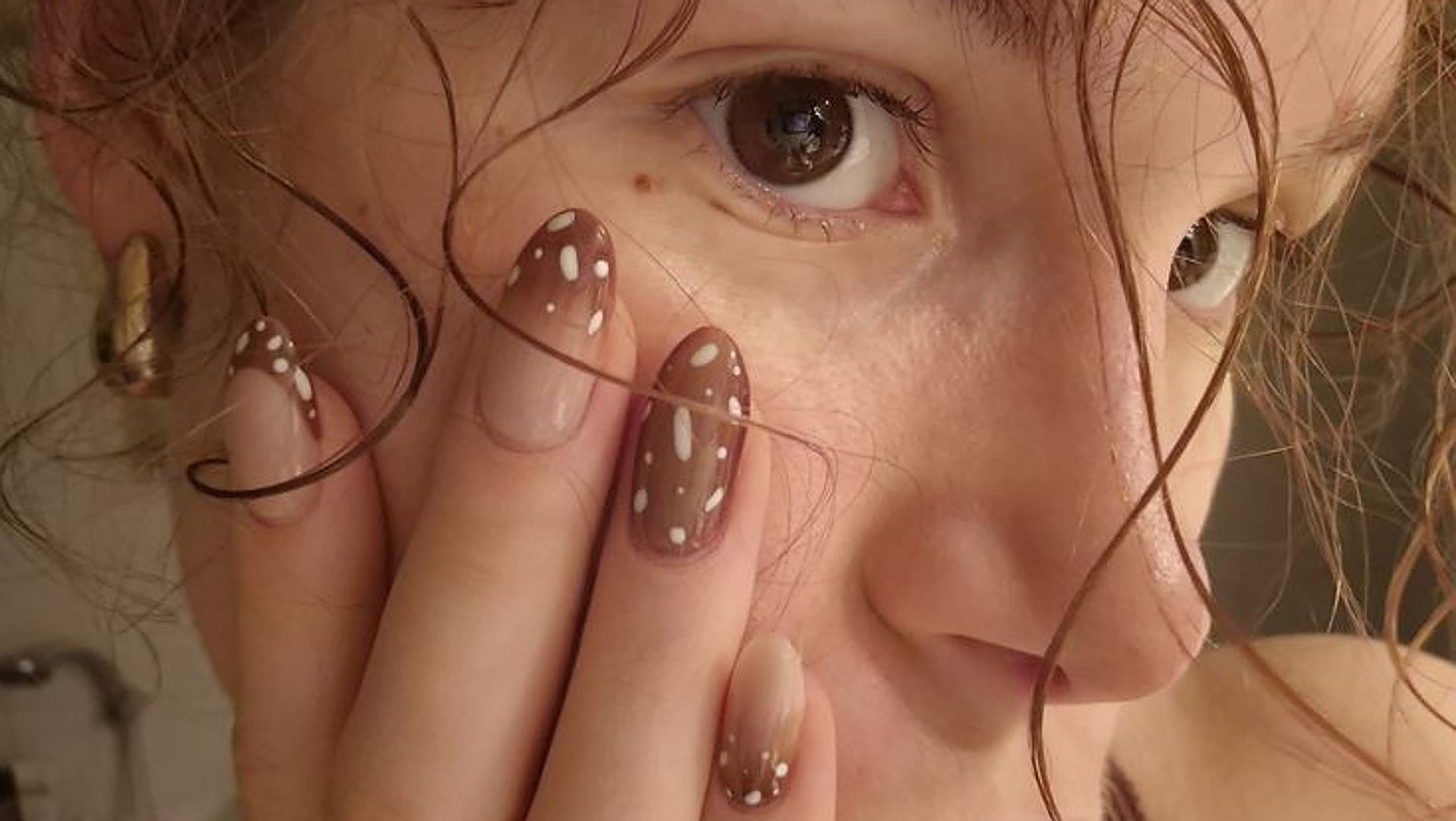 Ni leopardo ni cebra, esta es la original manicura de animal print que se lleva este 2026