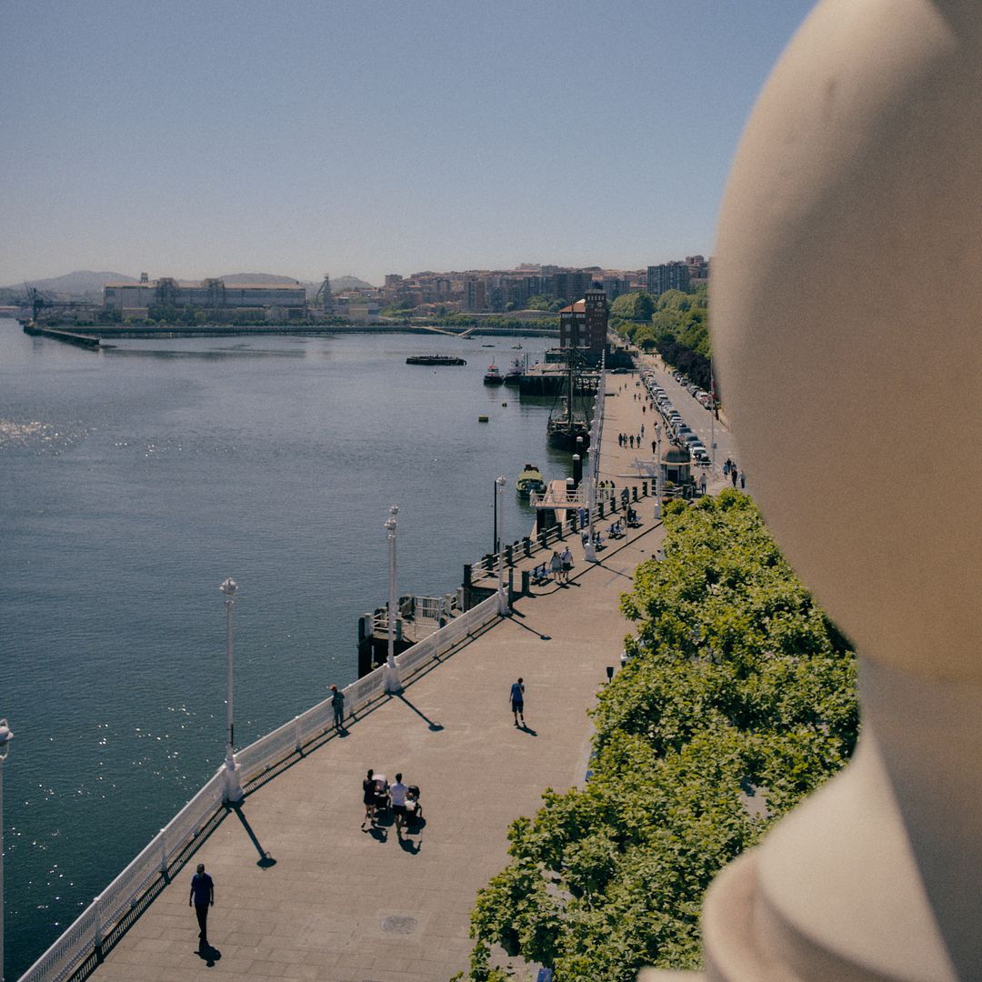 Vistas de Portugalete desde el Hotel Boutique Puente Colgante