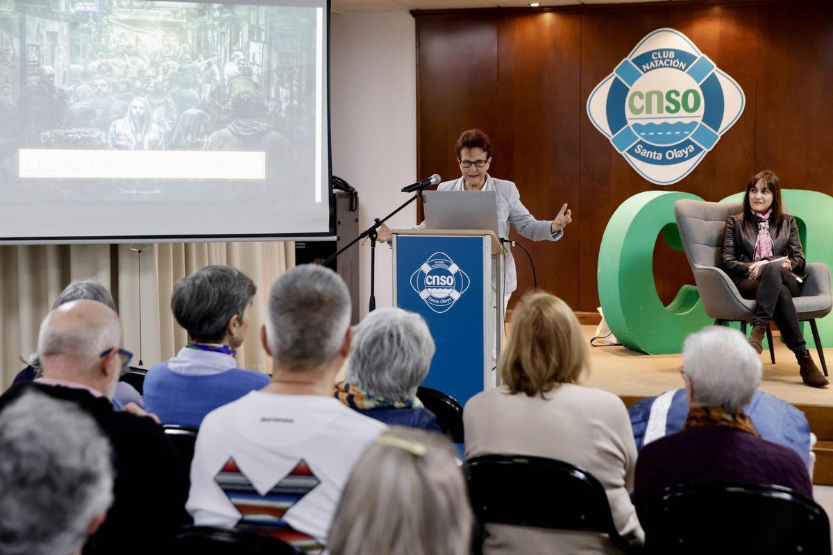 Un momento de la charla de Consuelo Santamaría.
