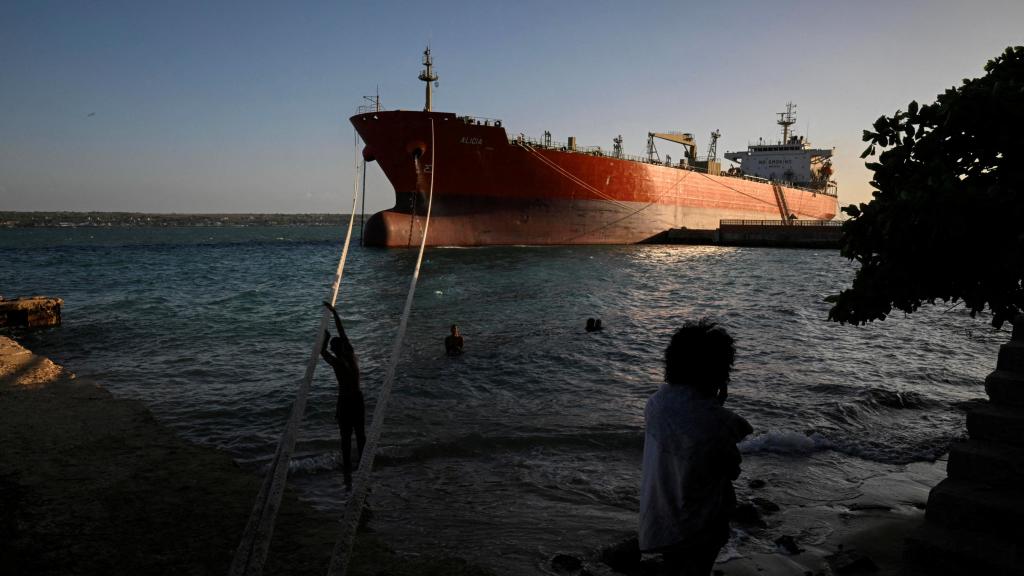 El petrolero ruso 'Anatoly Kolodkin' en el puerto de Matanzas.