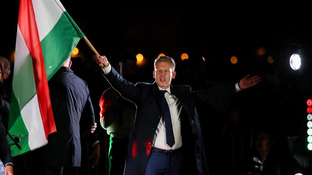 La celebración del ganador de las elecciones húngaras, Péter Magyar