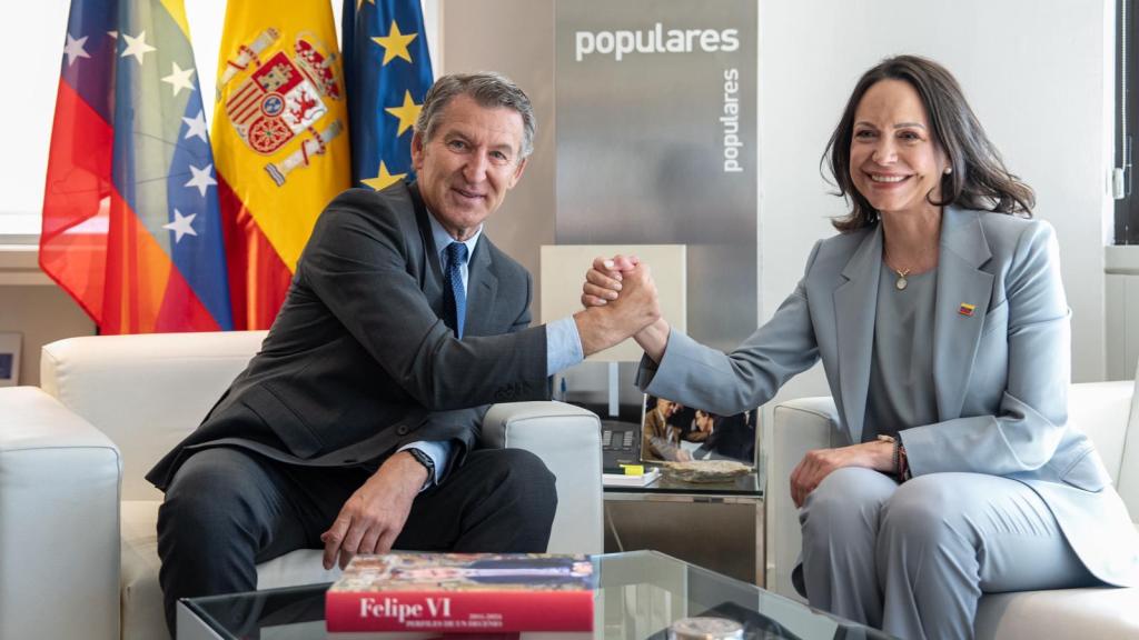 Alberto Núñez Feijóo y María Corina Machado en la reunión que mantuvieron en la sede del PP.