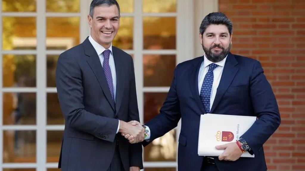López Miras con el presidente del Gobierno Central, Pedro Sánchez. EFE