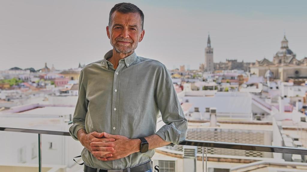 El candidato de Por Andalucía, Antonio Maíllo, posa antes de la entrevista a EL ESPAÑOL.