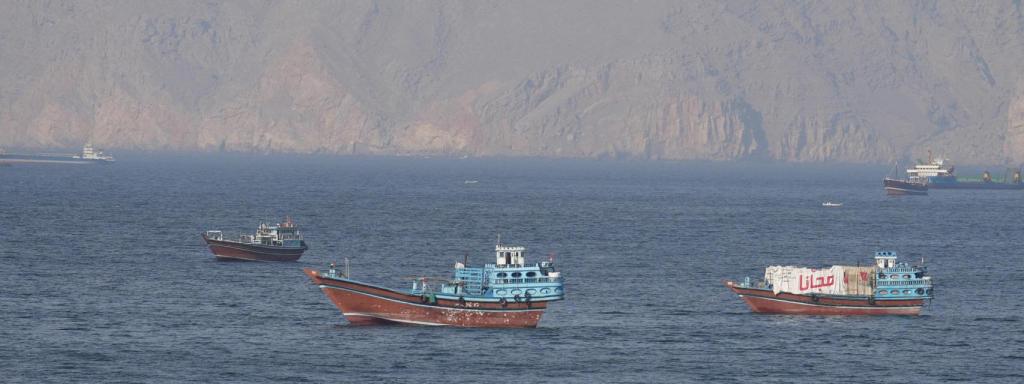 Barcos en el Estrecho de Ormuz.