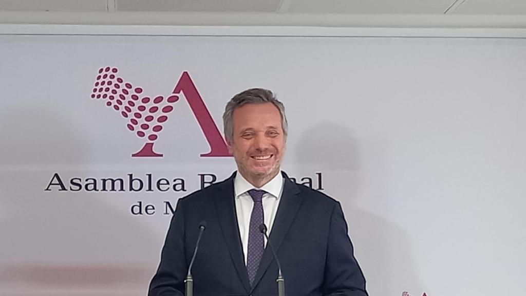 Segado, portavoz del PP, ante los medios