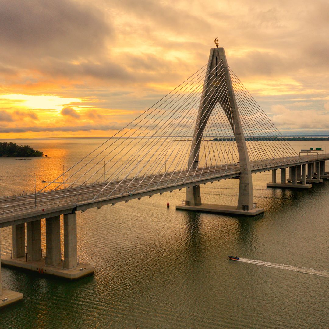 Puente más largo del sudeste asiático: Puente Sultan Haji Omar Ali Saifuddien, también conocido como Puente Temburong, Brunei
