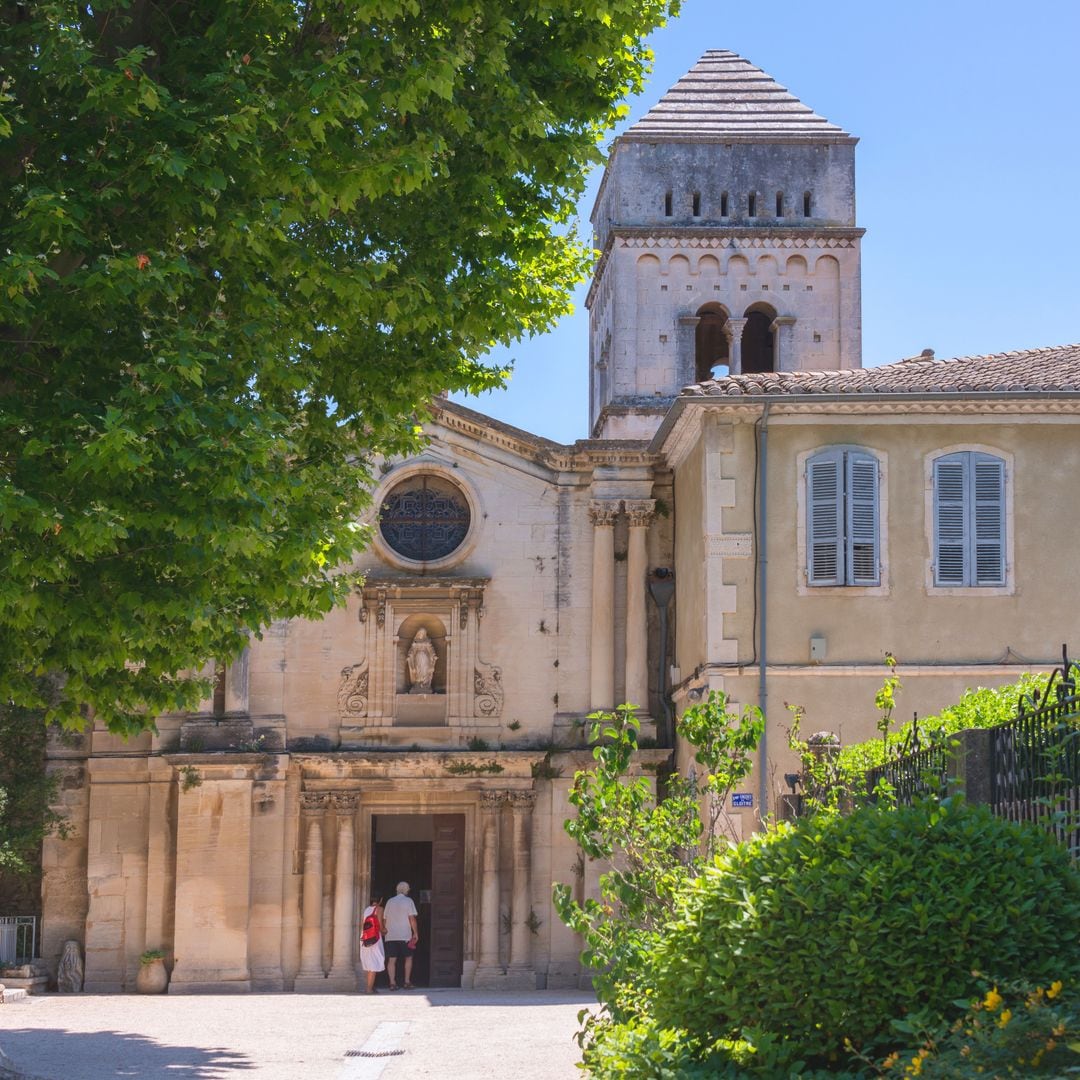 Monasterio de Saint-Paul-de-Mausole, famoso porque allí admitieron a Vincent van Gogh. Saint-Rémy-de-Provence, Provenza, Francia