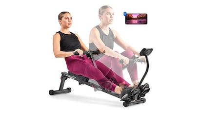 Máquina remo sobre fondo blanco