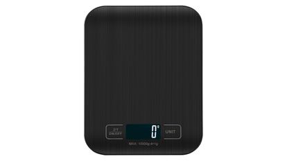 Elementos esenciales de cocina sobre fondo blanco.