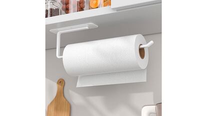 Elementos esenciales de cocina sobre fondo blanco.