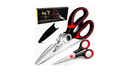 Elementos esenciales de cocina sobre fondo blanco.