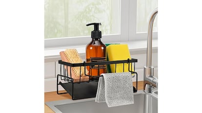 Elementos esenciales de cocina sobre fondo blanco.