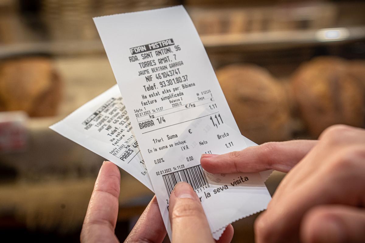 Compra de ticket por 1/4 de barra de pan.