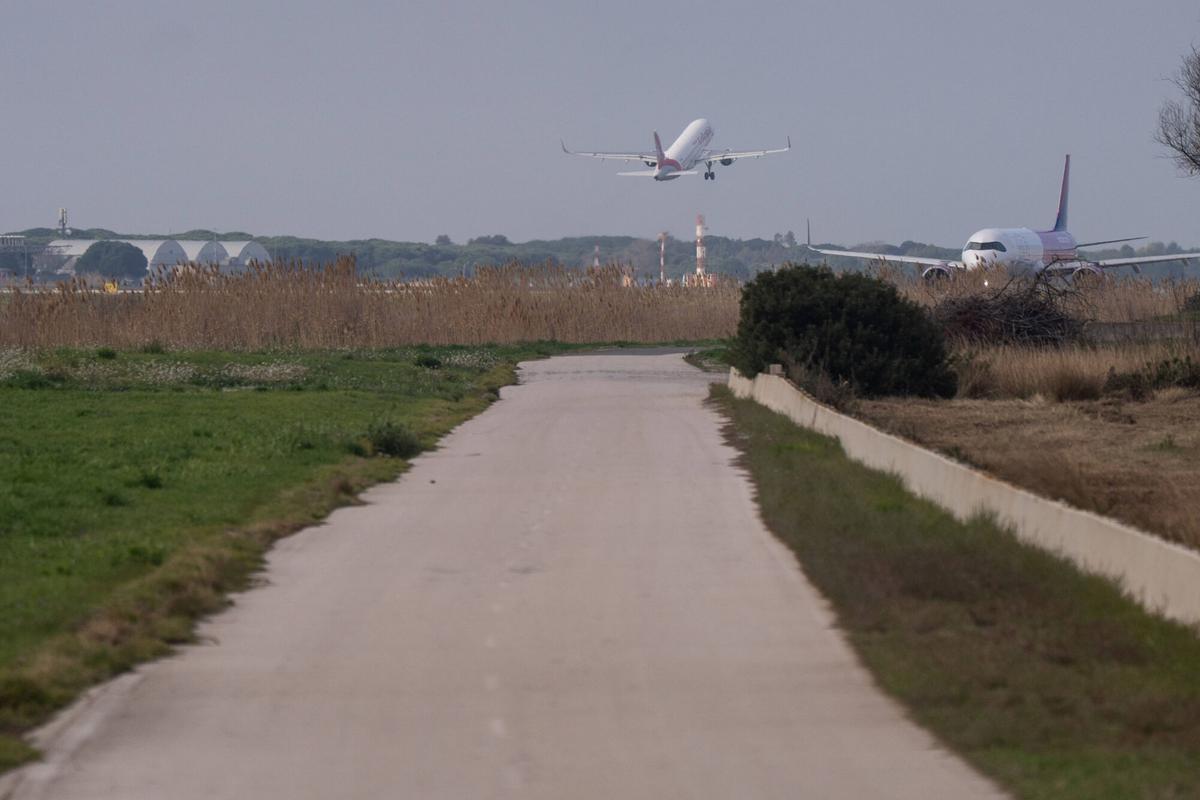 Un avión que acaba de despegar del aeropuerto de Barcelona-El Prat.