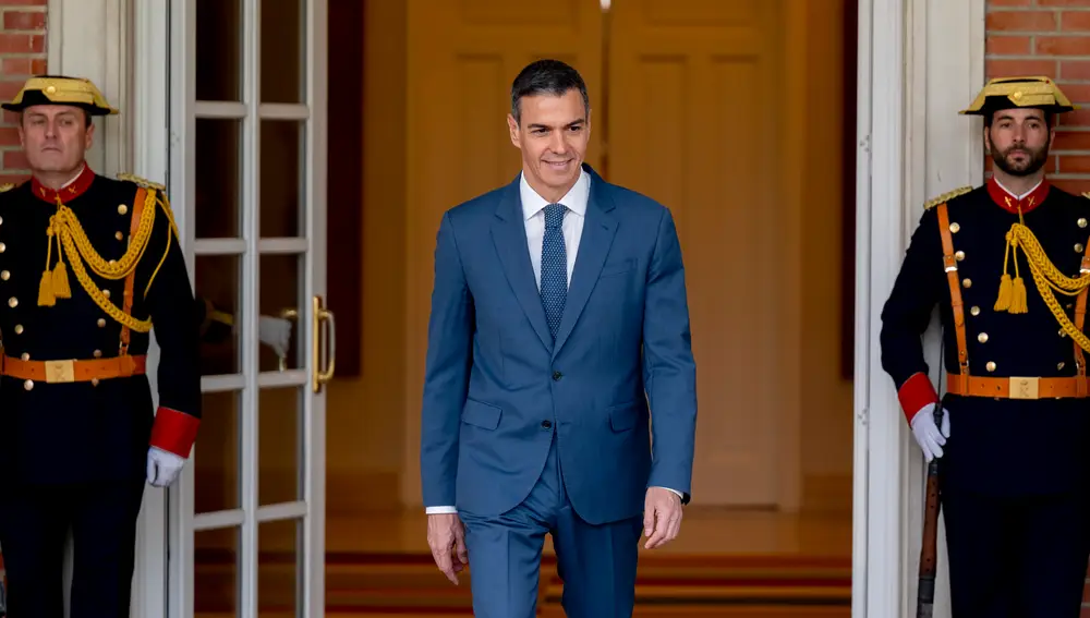 Sánchez recibe en Moncloa al presidente de la República de Botsuana
