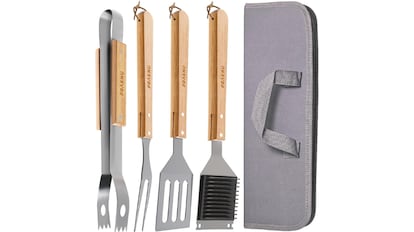 Un juego de utensilios para barbacoa.