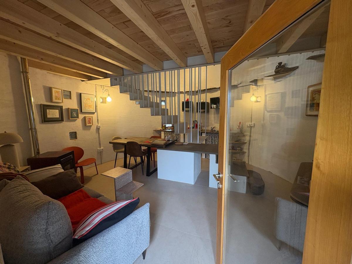 Vista de la planta baja desde la puerta de entrada.