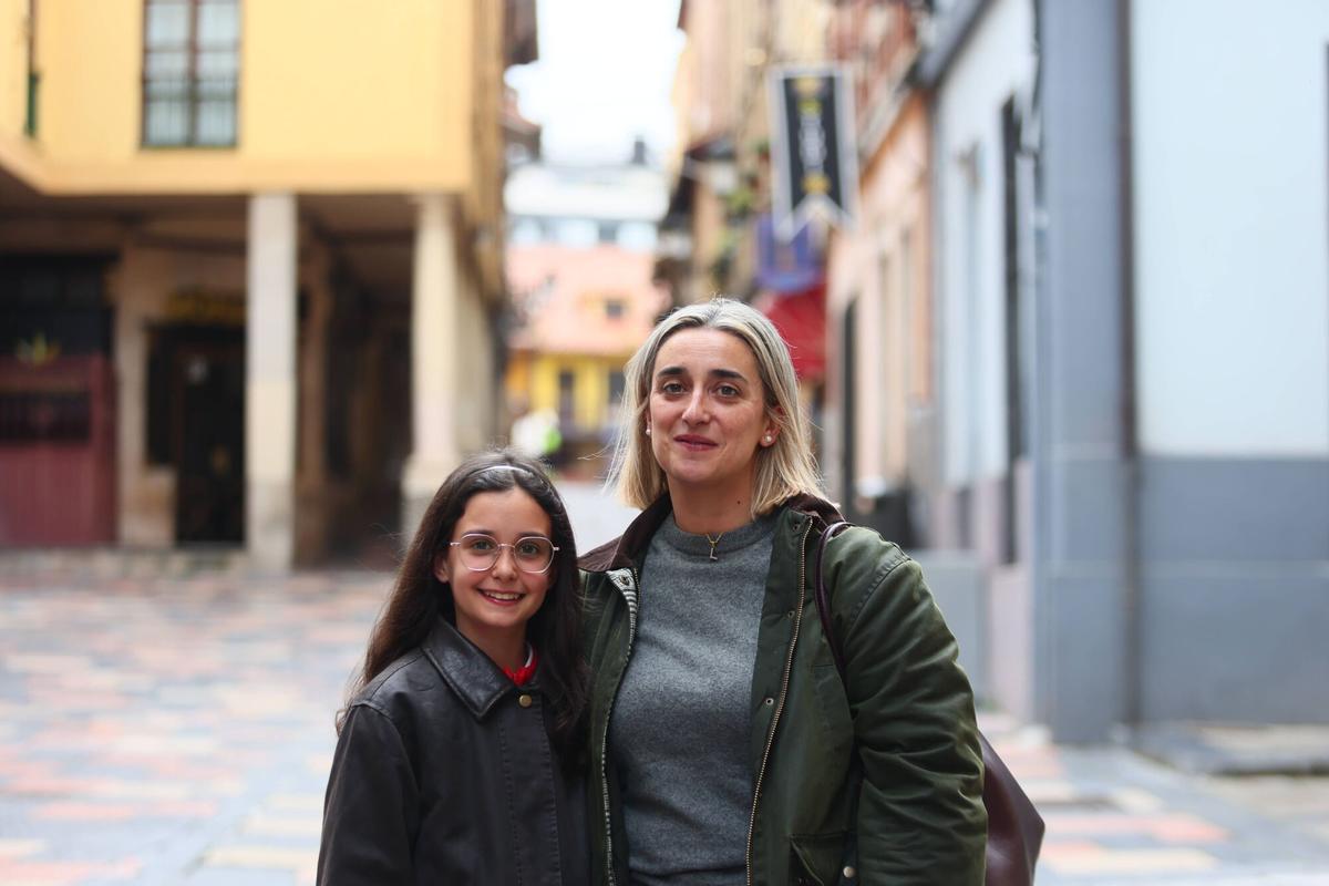 Reportaje. EDITOR DEL PARTIDO Y FOTÓGRAFO Sabugo cambia de centro. La plaza del Carbayo, epicentro del barrio marinero, queda sin bares y mucho más muerta, mientras en Pedro Menéndez y La Merced los negocios florecen tras las reformas. Habla con vecinos y comerciantes. Al menos 5 fotos.