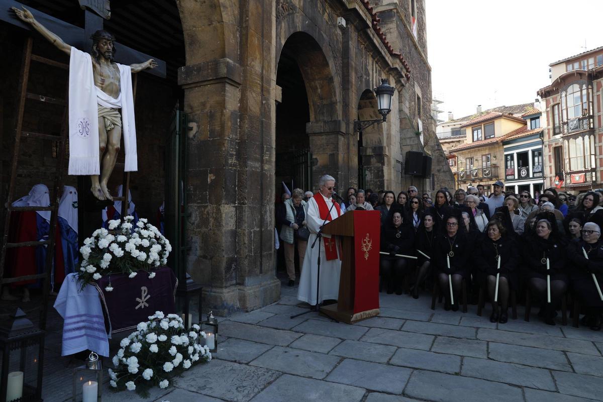 EN FOTOS: el desgrane y la procesión del Santo Entierro en Avilés EN FOTOS: el desgrane y la procesión del Santo Entierro en Avilés