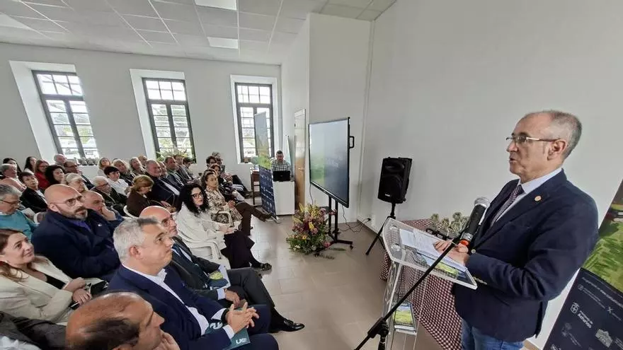 La escuela rural de San Juan de Moldes acoge la presentación del XVIII Foro de Comunicación y Escuela del instituto Vegadeo